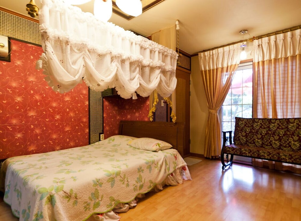 Room (Lilac) photo 1