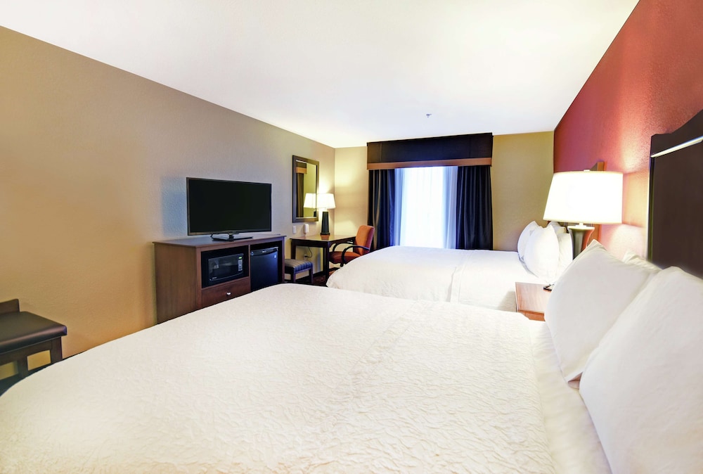 Room, 2 Queen Beds, Non Smoking, Refrigerator & Microwave photo 2