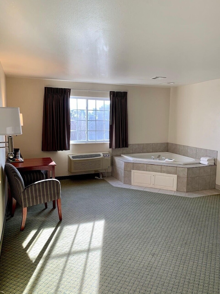 Room, 1 King Bed with Sofa bed, Non Smoking, Jetted Tub