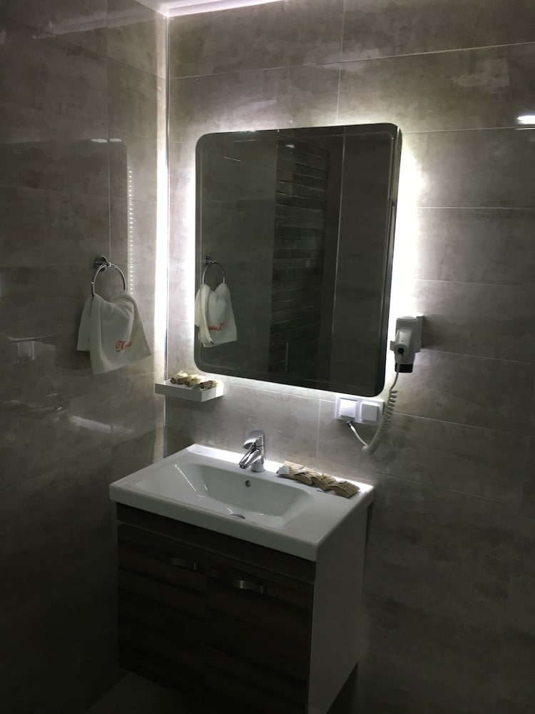 Comfort Room, 1 Bedroom, Private Bathroom, City View