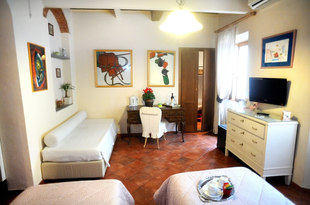 Standard Double or Twin Room (La Contessa) photo 3