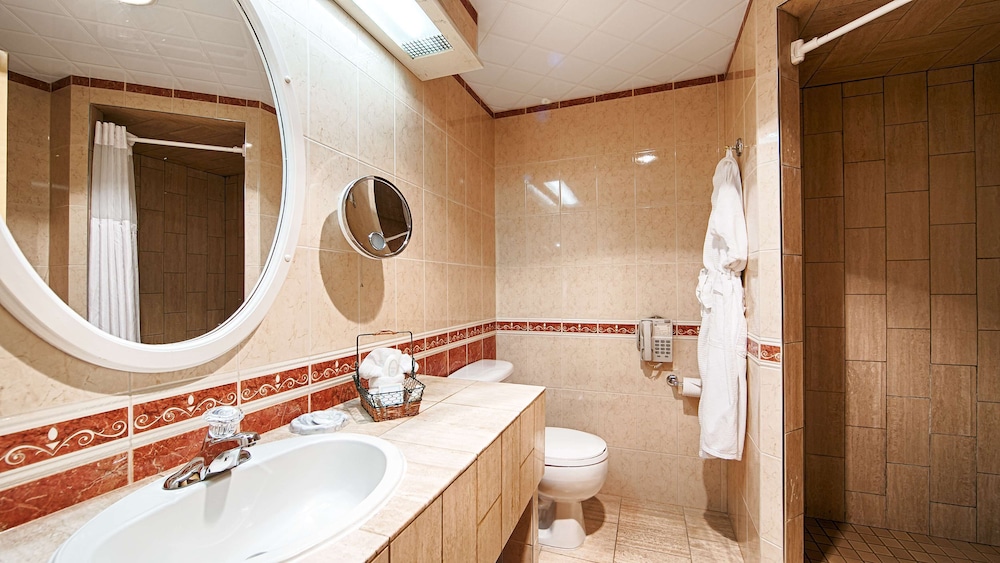 Fireside Whirlpool Suite, 1 King Bed, Non Smoking, Jetted Tub, Fireplace - Photo 5