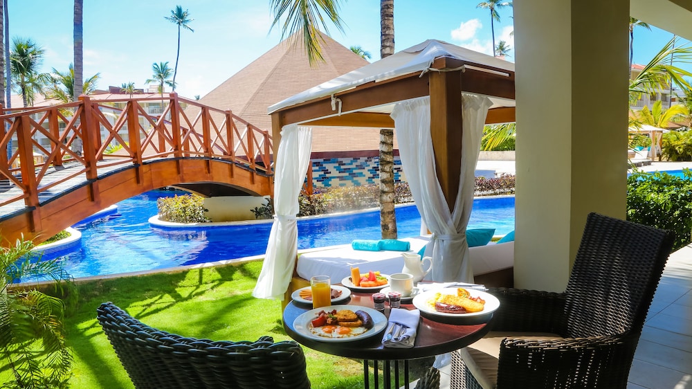 Mirage Club Swim Up Suite Outdoor Jacuzzi