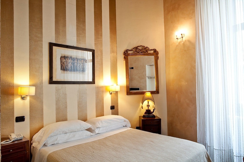 Standard Double Room - Photo 6