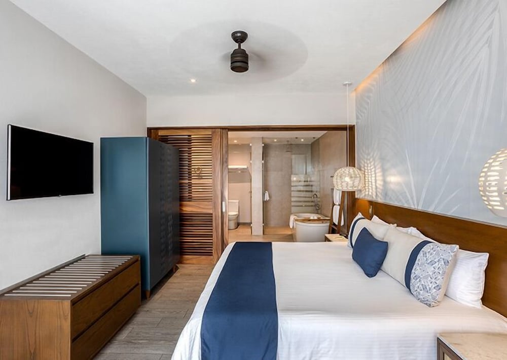 Lush Suite, Component 2 Bedrooms, 1 King Bed, Adults Only (Garden View) - Photo 5