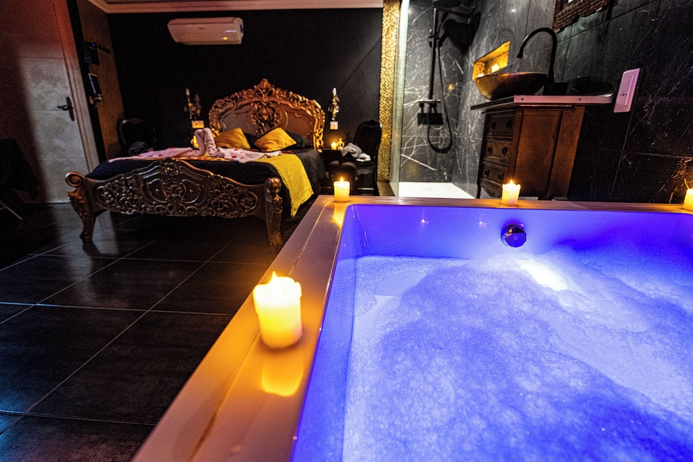 Luxury Suite, Non Smoking (Baroque) - Photo 3