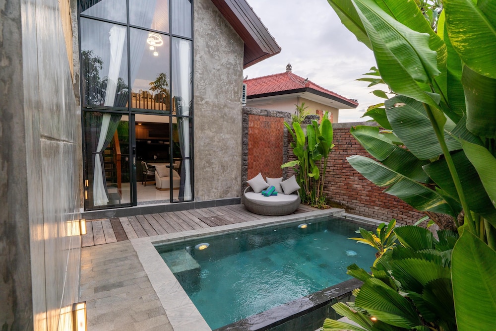 Luxury Villa - Photo 2
