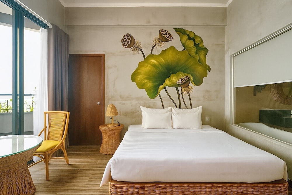 Deluxe Room, City View - Photo 1