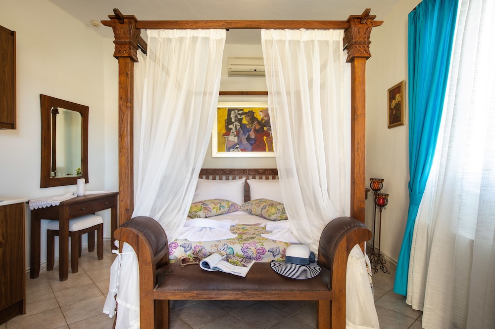 Romantic Studio Suite, 1 King Bed photo 2