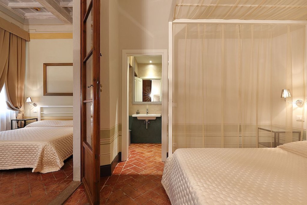 Deluxe Suite, Stair Access Only photo 2
