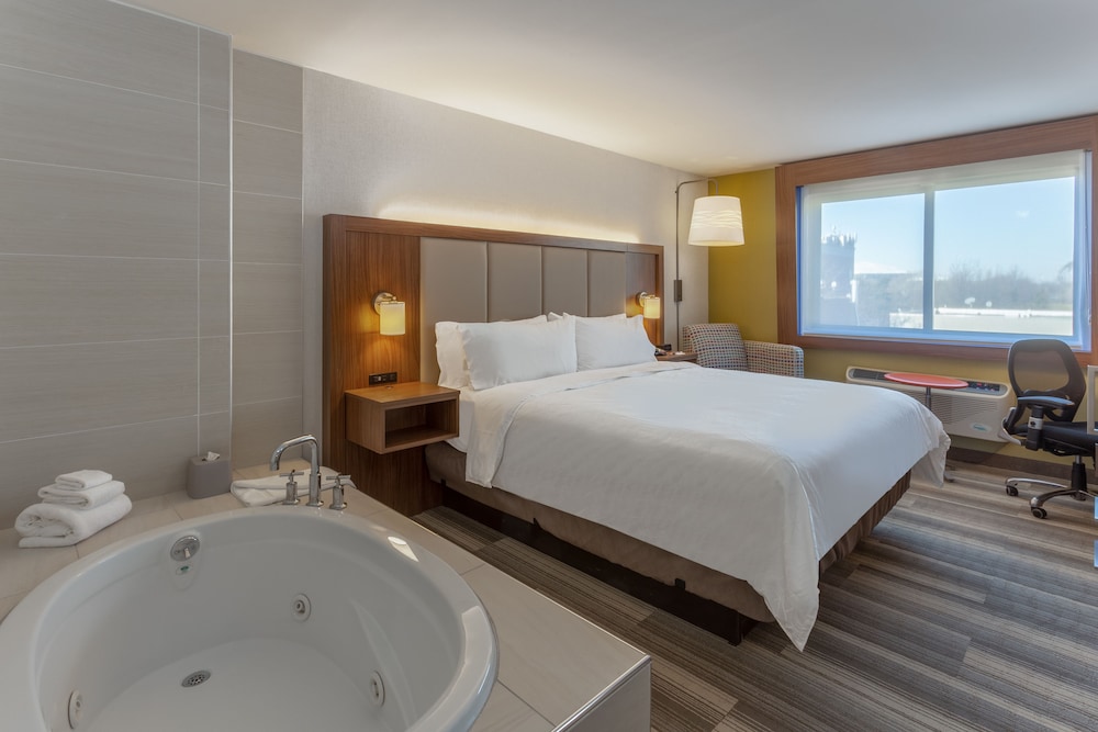 Standard Room, 1 King Bed photo 3