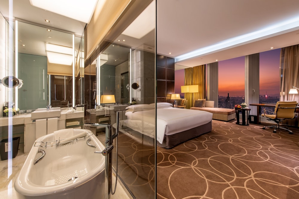 1 King Bed Classic City View - Photo 2