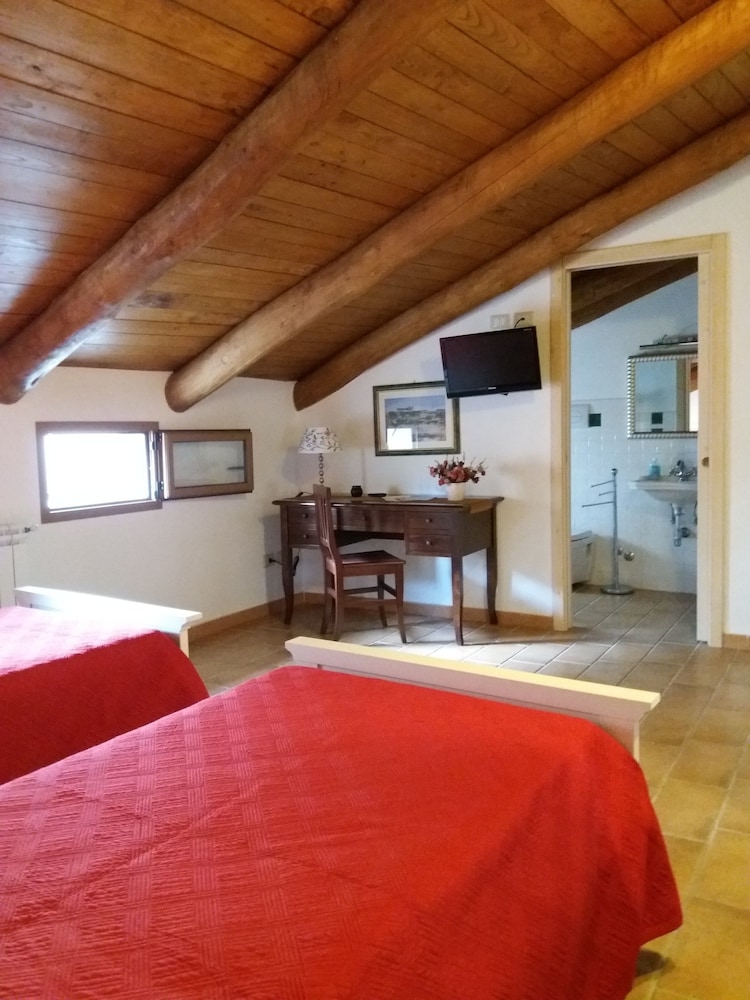 Twin Room - Photo 3