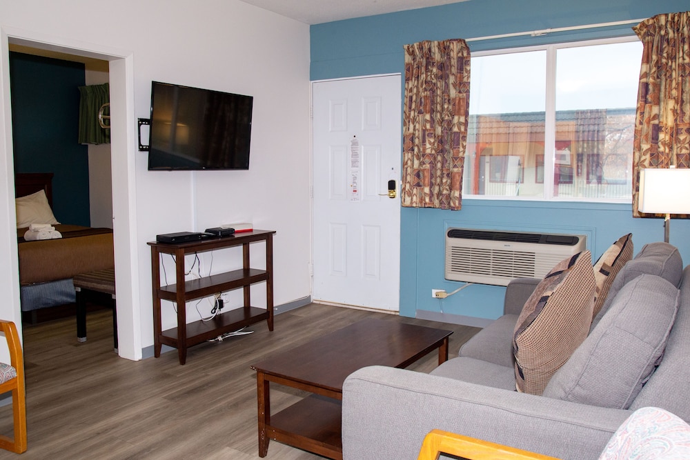 Suite, 1 Queen Bed with Sofa bed, Kitchen photo 3