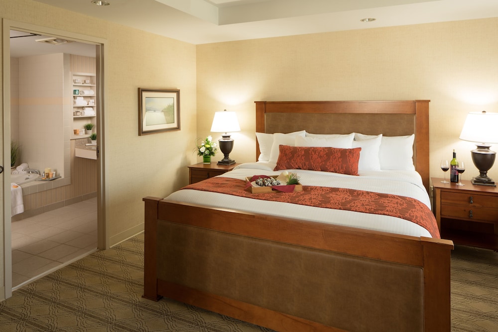 Deluxe Room, Multiple Beds - Photo 2