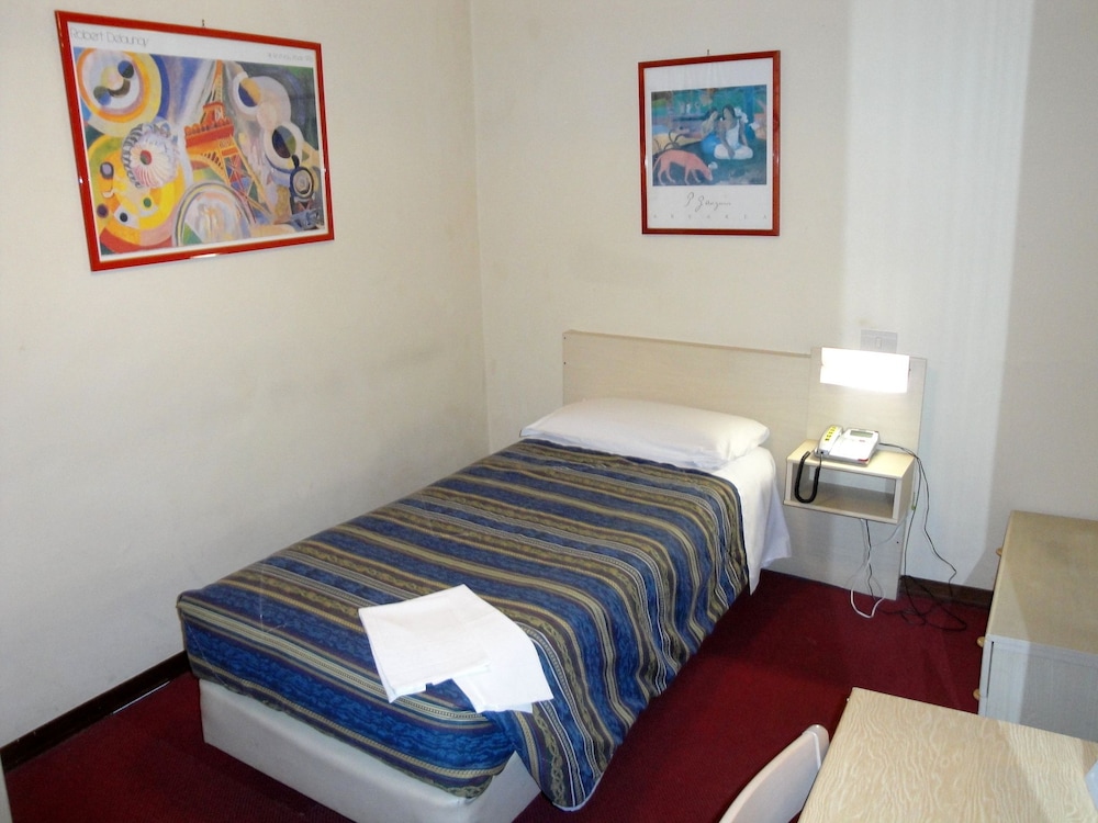 Standard Single Room, Private Bathroom photo 2