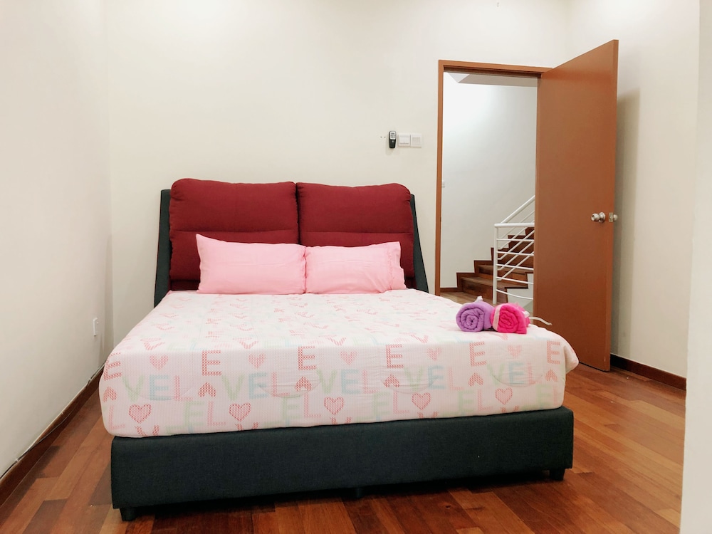 House, 3 Bedrooms photo 3