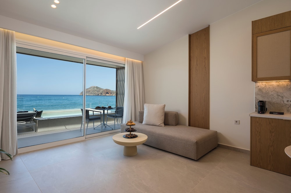 Beachcomber Suite - Beachfront with Private Pool - Photo 11