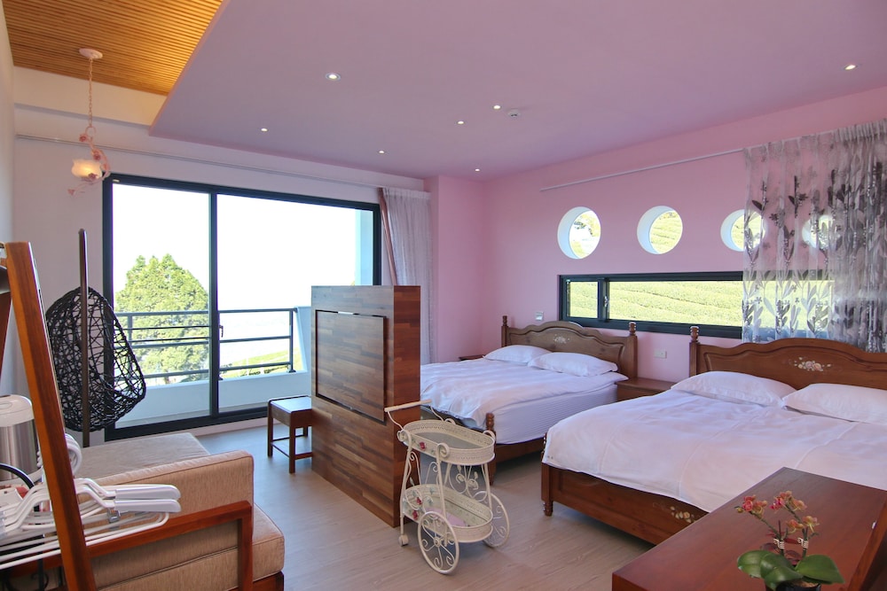 Modern style building- Superior Quadruple Room, 2 Queen Beds photo 3