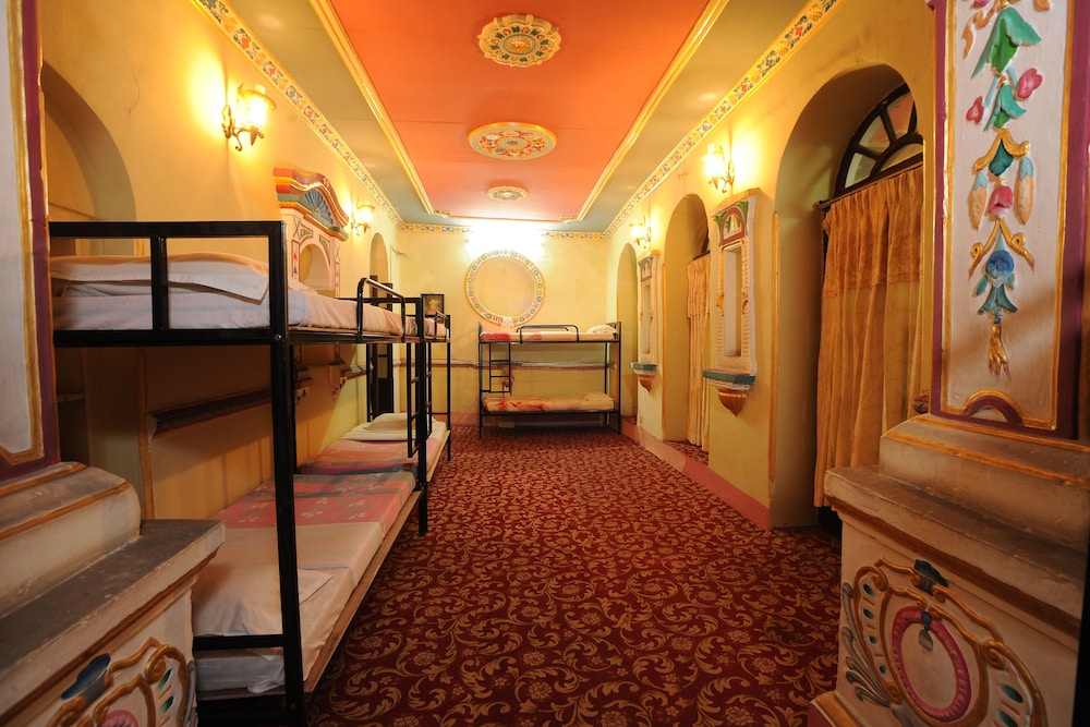 Traditional Room, Women only