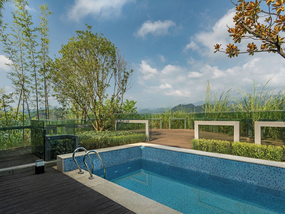 Deluxe Villa, 1 King Bed, Lake View - Photo 2