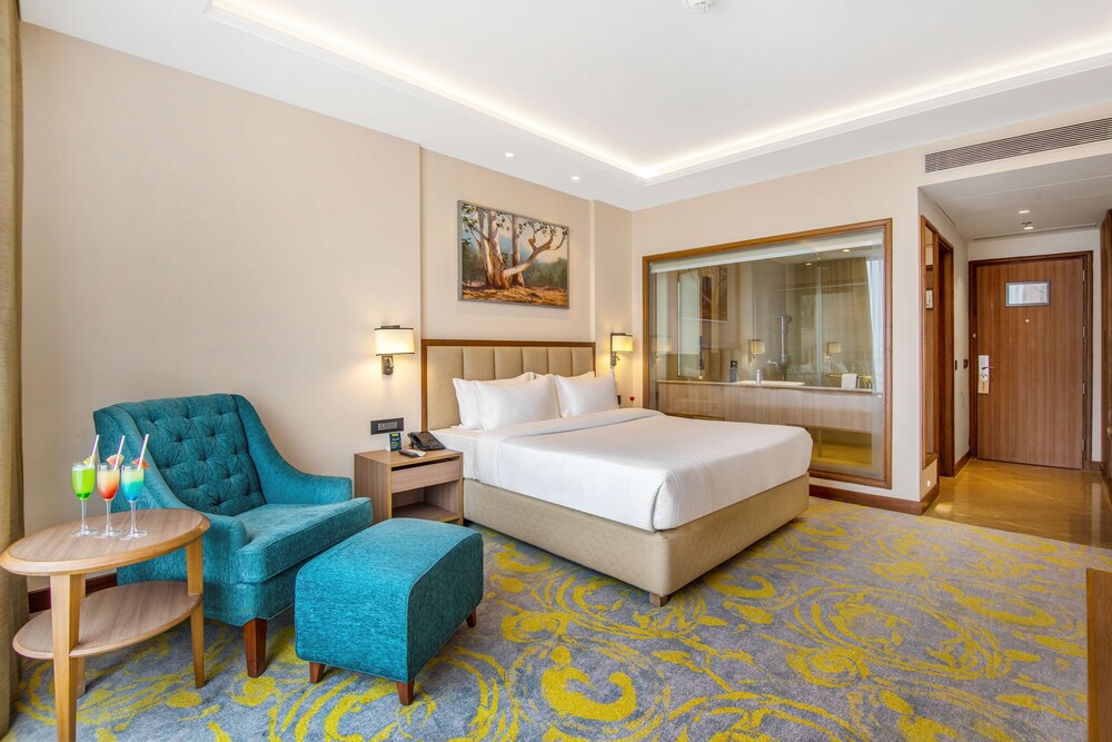 Deluxe Room, 1 King Bed - Photo 9