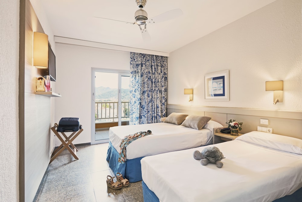 Standard Triple Room (with air conditioning) - Photo 10