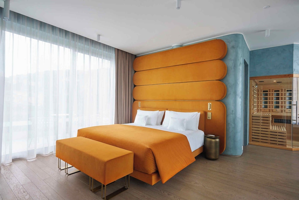 Luxury Suite photo 2