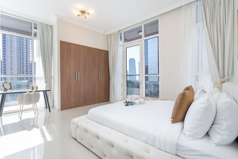 City Apartment, 3 Bedrooms, Balcony, City View