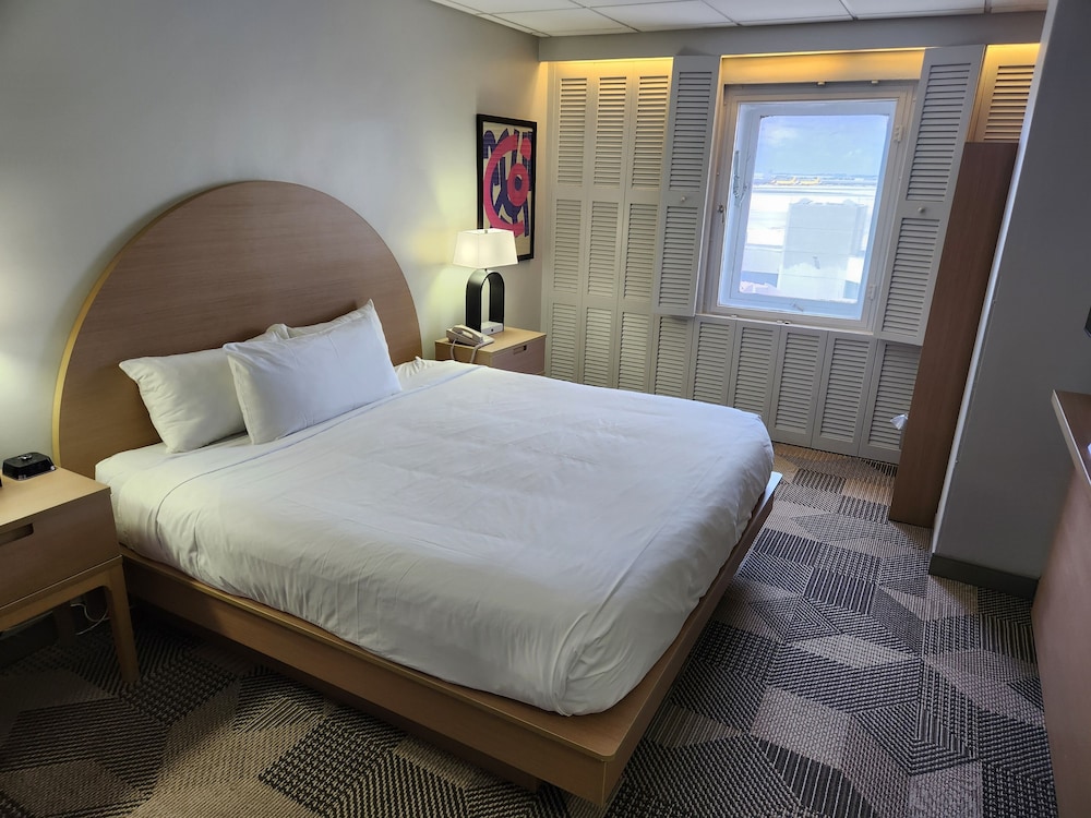 Standard Room, 1 Queen Bed - Photo 2