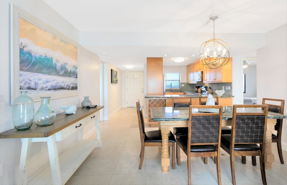 Condo, 3 Bedrooms, Oceanfront photo 3