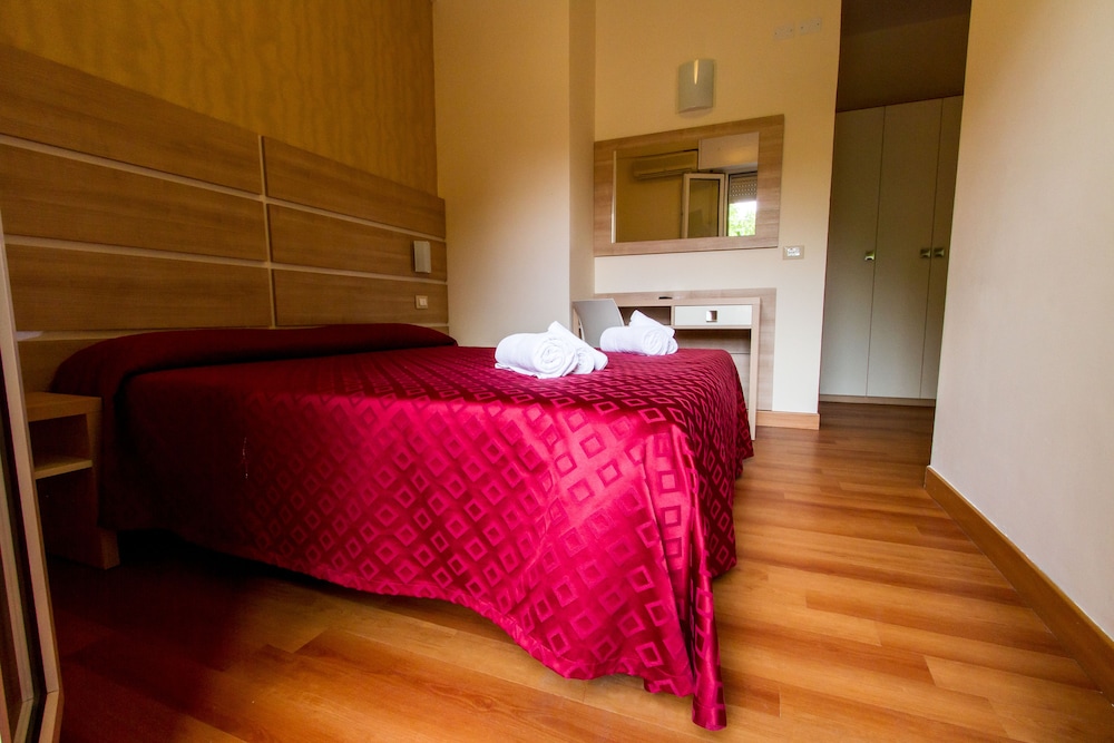 Double or Twin Room - Photo 2