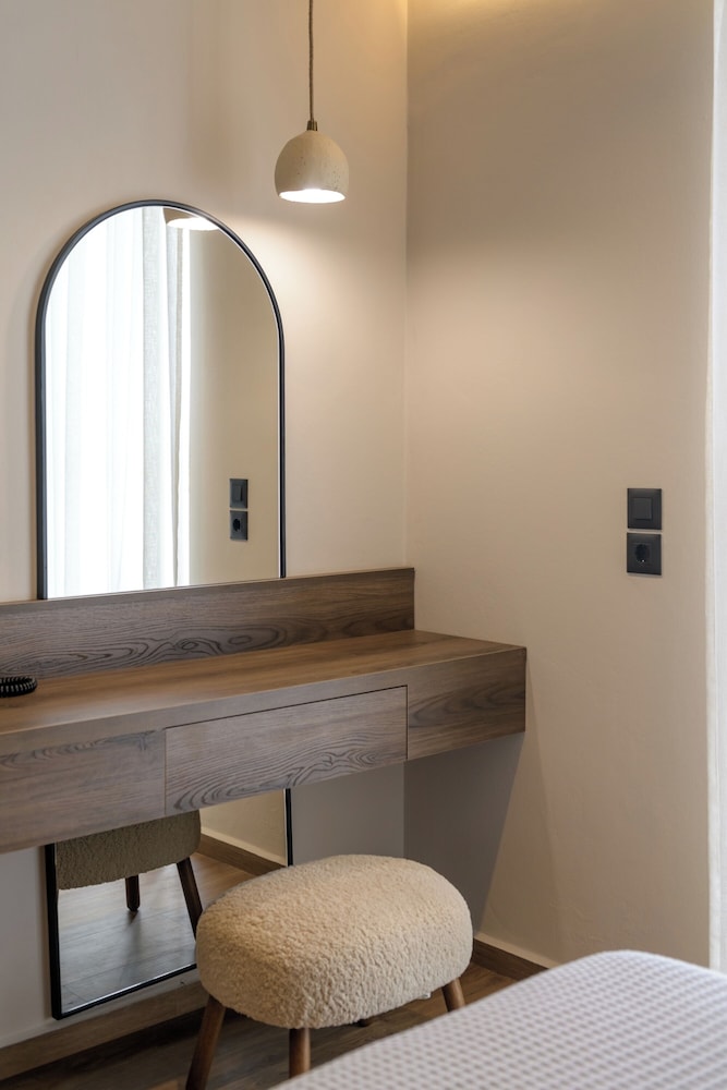 Deluxe Suite, Sea View - Photo 11