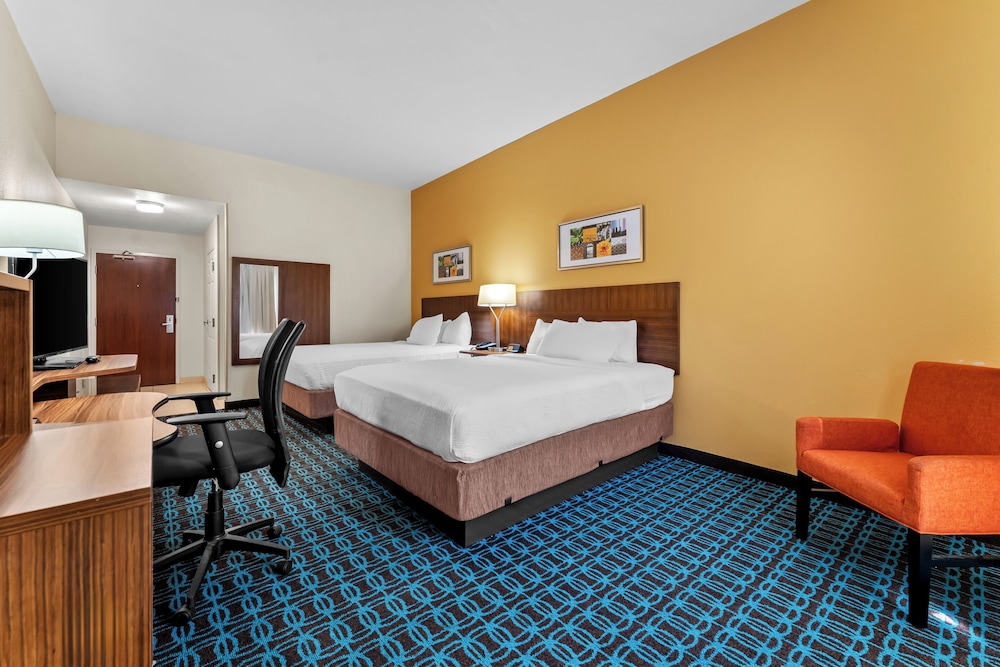 Standard Room, 2 Queen Beds, Non Smoking - Photo 5