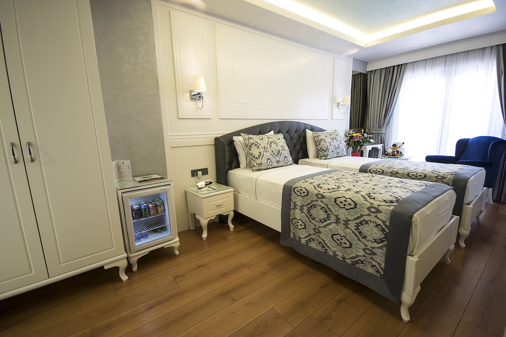 TRIPLE ROOM WITH SOFA BED photo 1