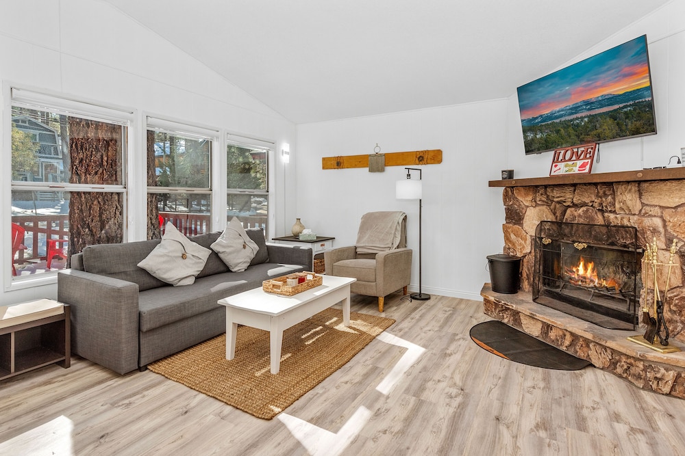 Cabin, Multiple Beds, Patio, Mountain View photo 1