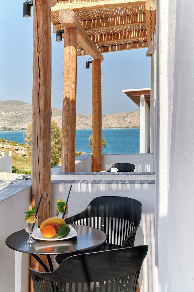 Deluxe Double Room, 1 Bedroom, Partial Sea View - Photo 10