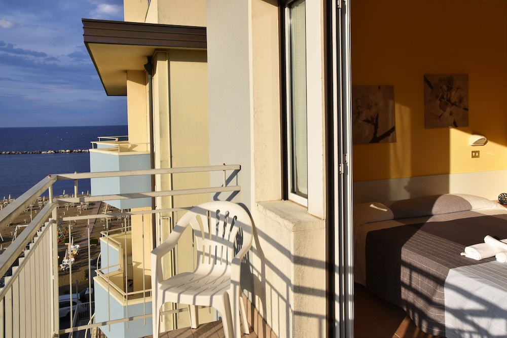 Double Room - Photo 9