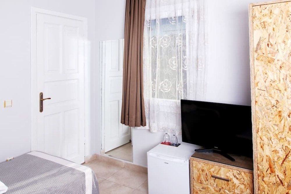 Basic Double or Twin Room, 2 Twin Beds photo 3