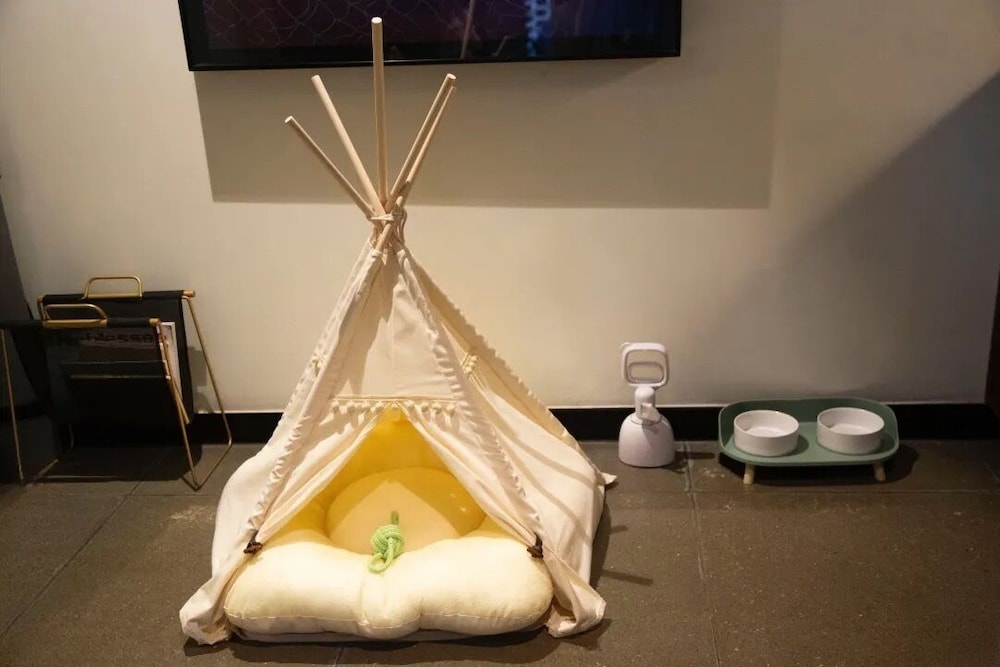 Premier Double Room, 1 Queen Bed, Pets Allowed, Courtyard View