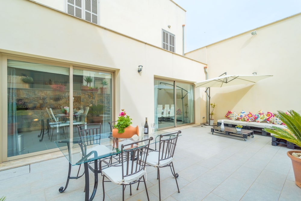 Villa photo 2