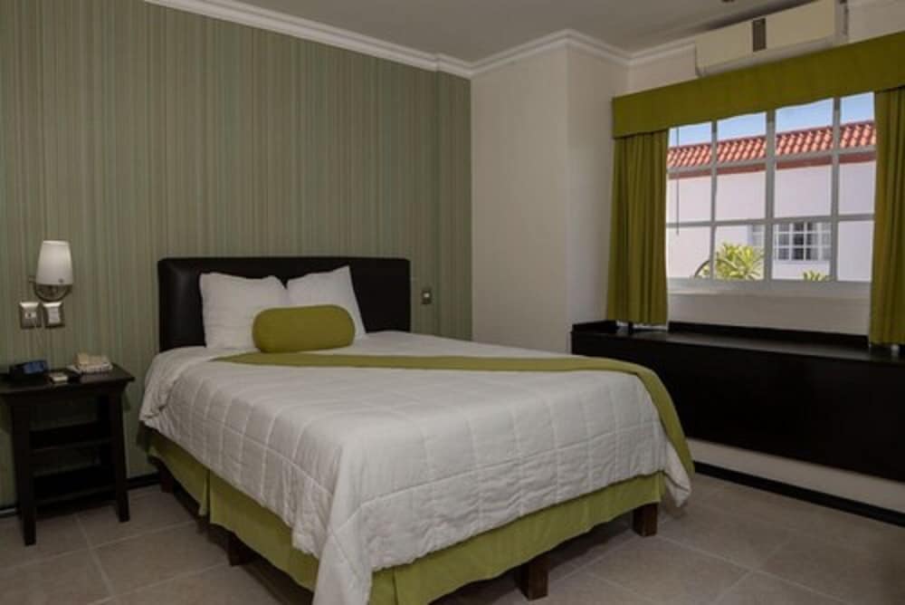 Standard Room, 1 Queen Bed photo 1
