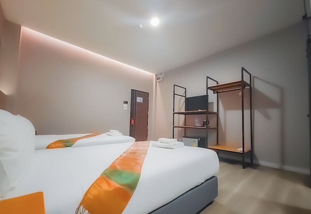 Standard Double or Twin Room - Photo 8