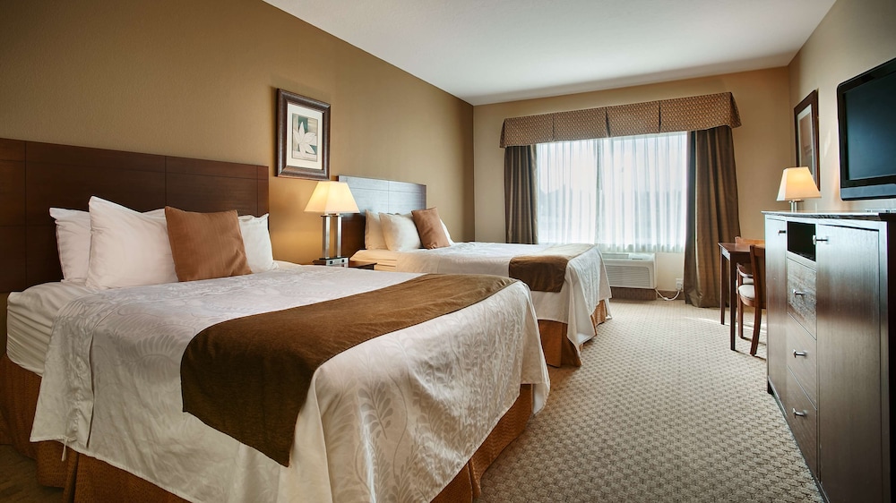 Standard Room, 2 Queen Beds, Refrigerator & Microwave (Pet Friendly)