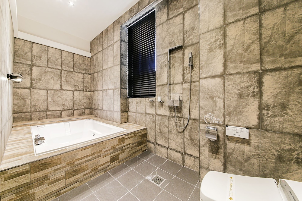 Superior Twin Room (No Breakfast) - Photo 16