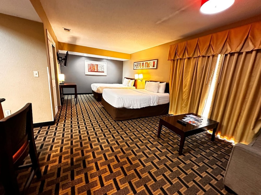 Studio Suite, 2 Queen Beds, Non Smoking - Photo 2