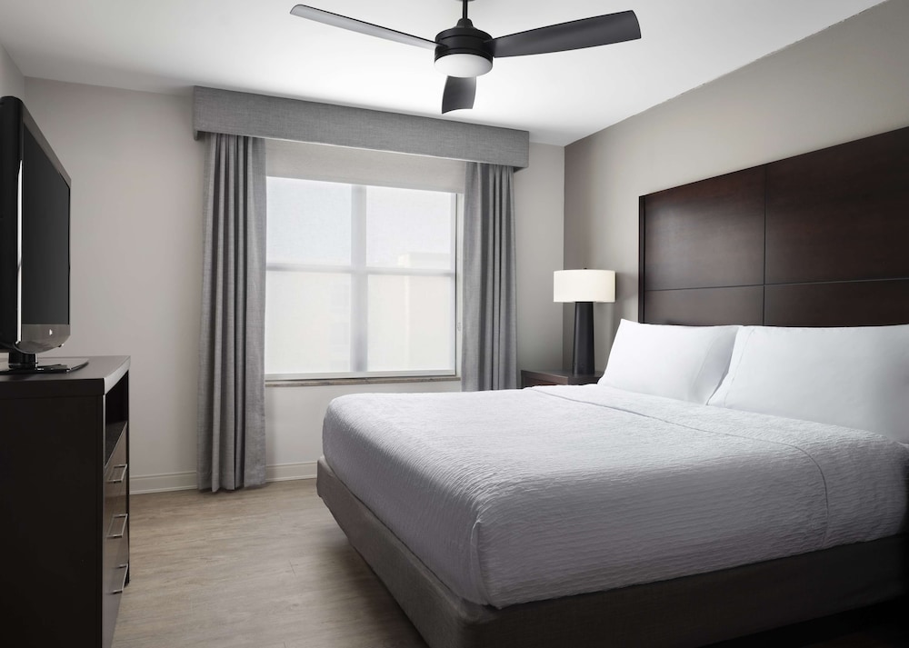 Suite, Accessible, Bathtub (Mobility/Hearing) photo 3