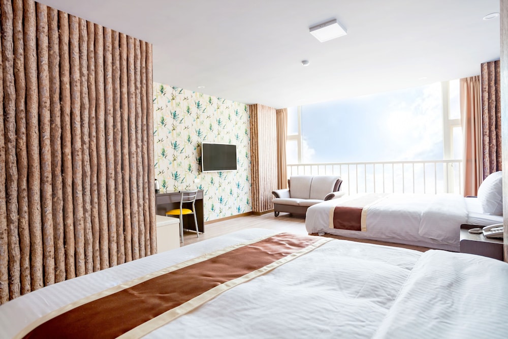 Deluxe Quadruple Room