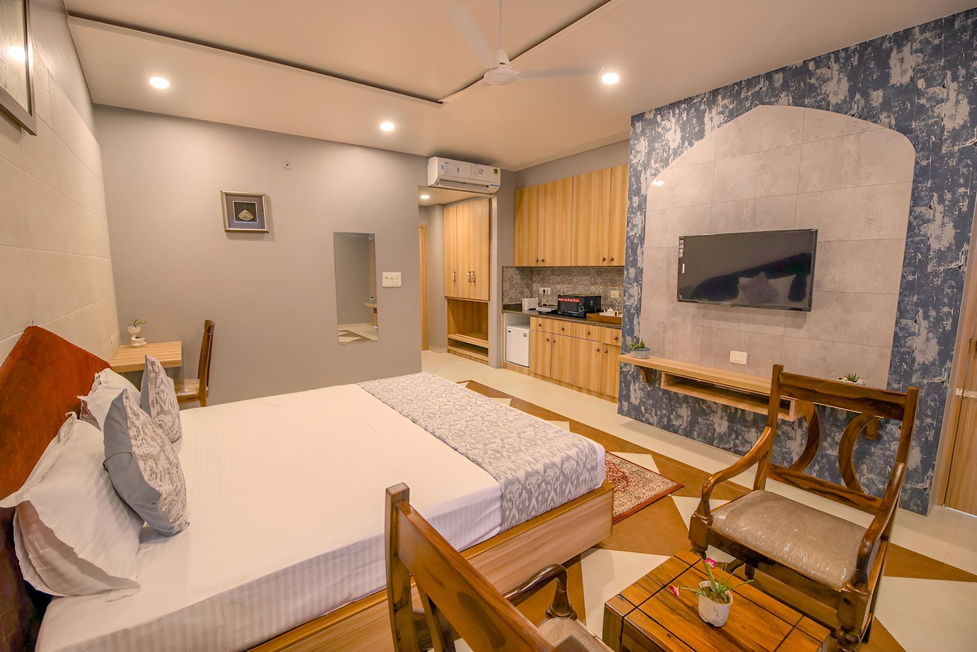 Deluxe Room with Balcony. - Photo 4
