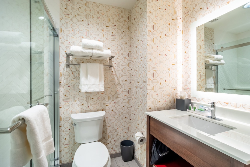 Standard Room, 2 Double Beds, Accessible Bathtub (Mobility) - Photo 5